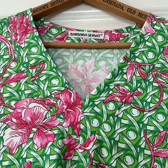 Barbara Gerwit Trellis & Lillies Print V-Neck Dress Small w MEASUREMENTS! - Picture 10 of 10